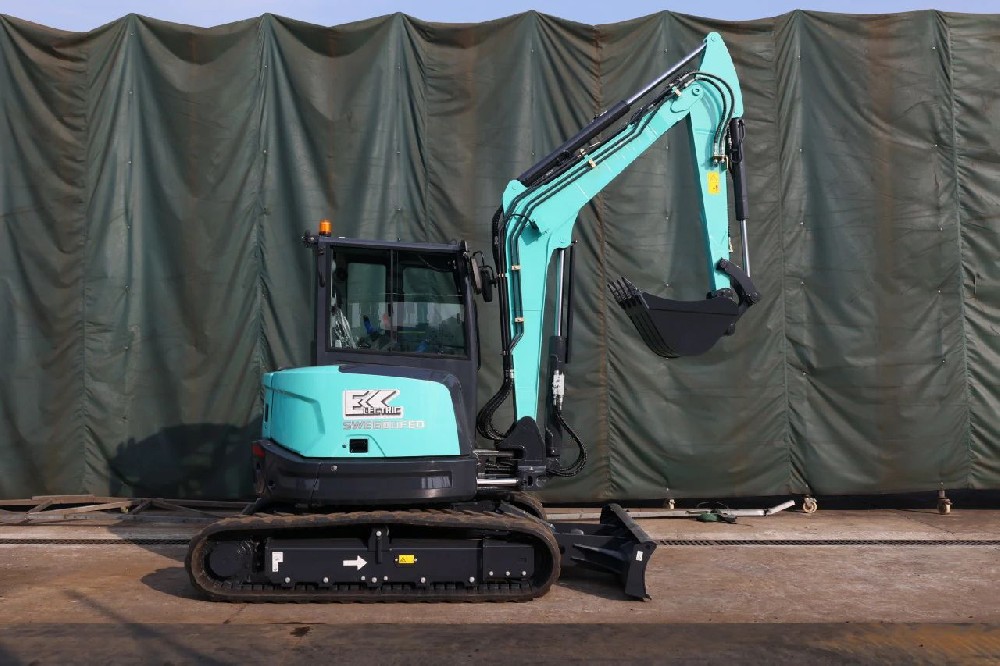 Green update! SEIRNA Intelligent SWE60UFED Pure Electric Tailless Excavator Successfully Offline